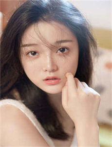 奇怪的她在线观看